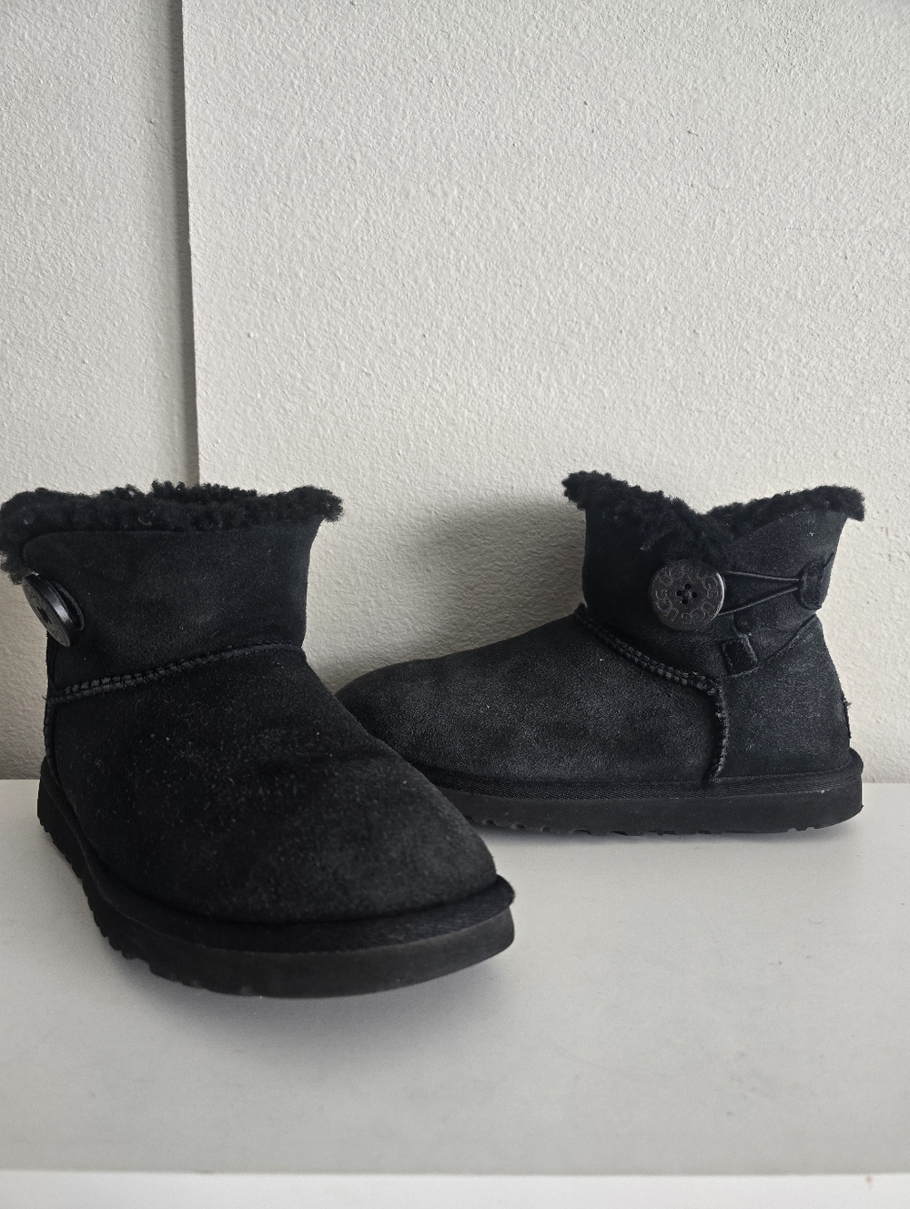 UGG Baily Button Shoes Size 6 Black